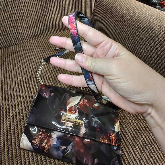 Betsey Johnson Handbag Crossbody Wallet With Black Floral Pattern EUC - Picture 3 of 12